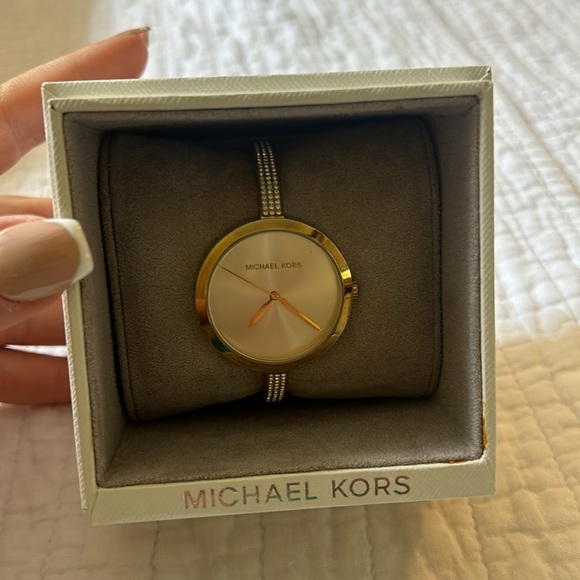 Stunning Michael Kors Watch - Picture 2 of 6